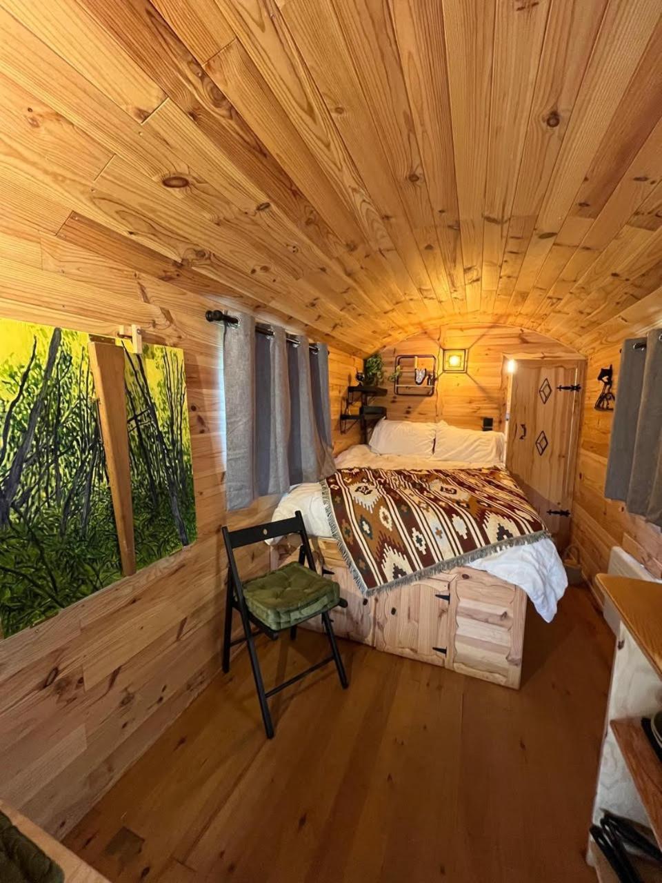 Les Logements Insolites De La Base Nautique Verneuil  Eksteriør billede