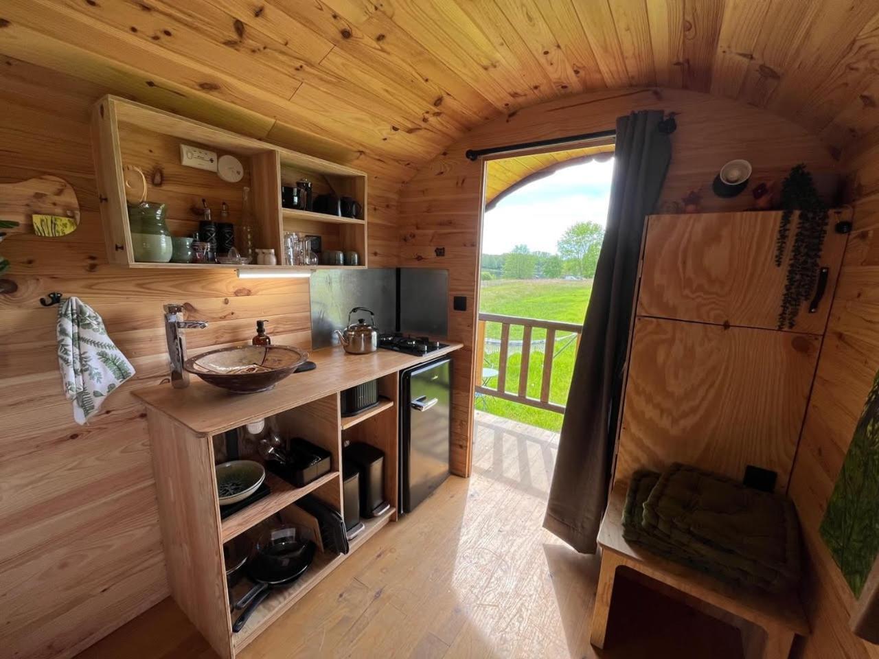 Les Logements Insolites De La Base Nautique Verneuil  Eksteriør billede