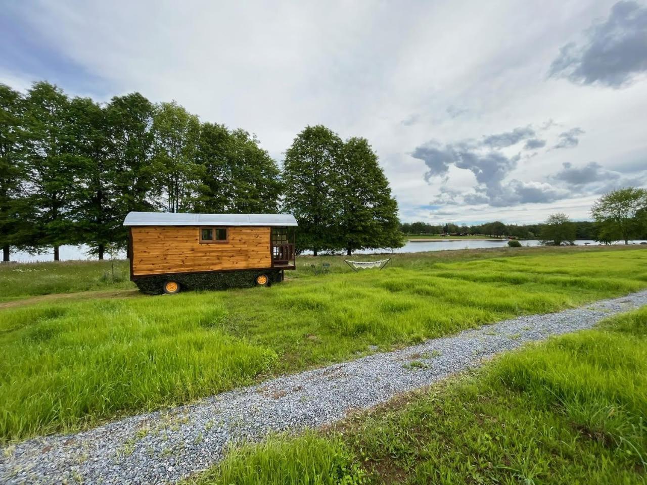Les Logements Insolites De La Base Nautique Verneuil  Eksteriør billede