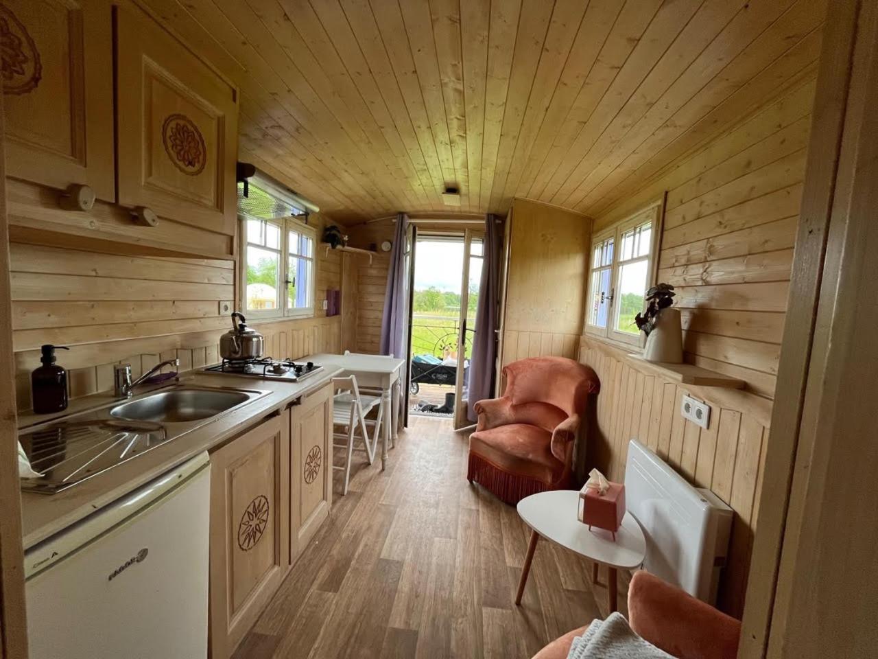 Les Logements Insolites De La Base Nautique Verneuil  Eksteriør billede