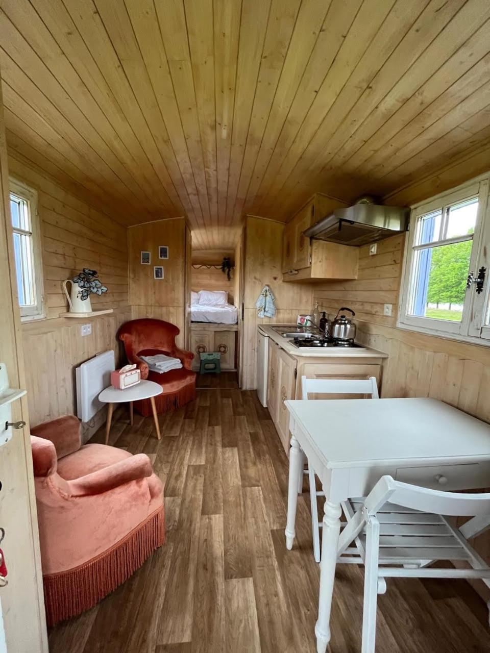 Les Logements Insolites De La Base Nautique Verneuil  Eksteriør billede