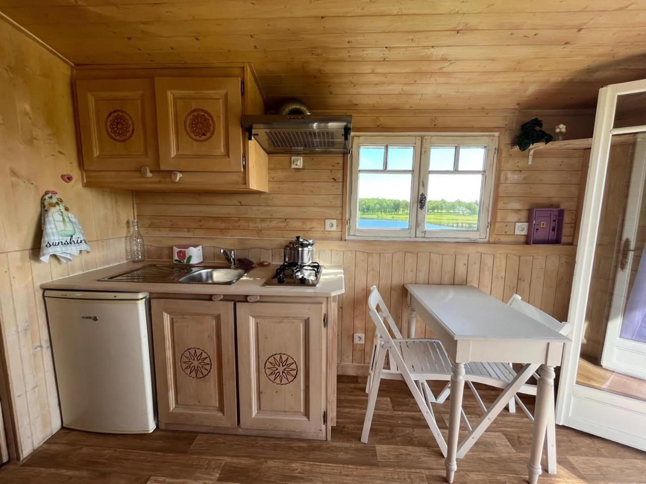 Les Logements Insolites De La Base Nautique Verneuil  Eksteriør billede