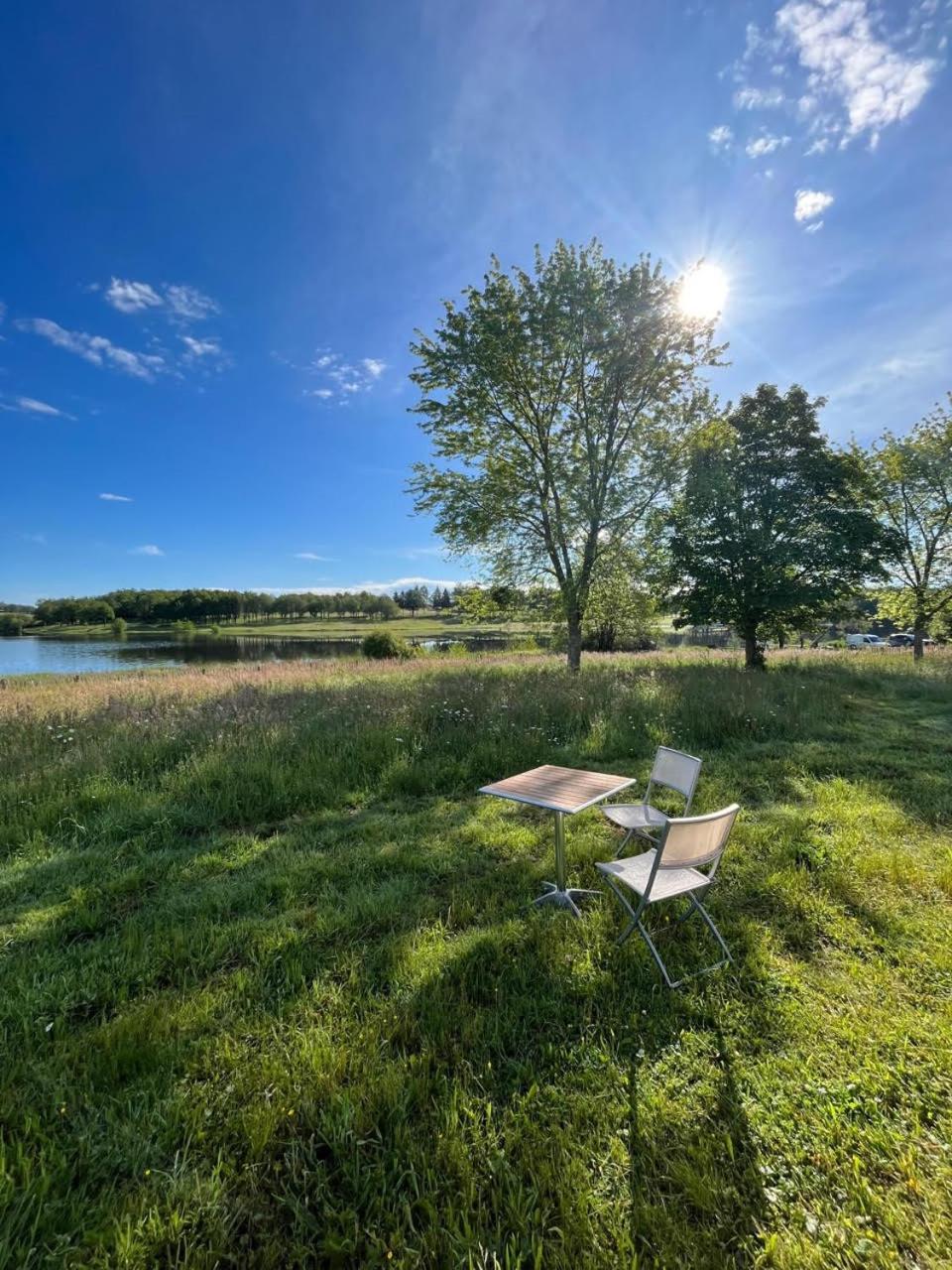 Les Logements Insolites De La Base Nautique Verneuil  Eksteriør billede